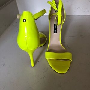 Nine west fluorescent yellow heels. NEVER WORN!